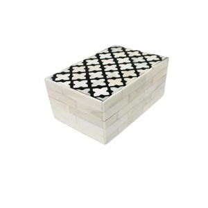 Caja de regalo con incrustaciones de hueso - Product Image 1