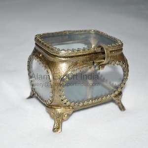 Boîte à bijoux en verre doré avec cadre en métal vintage fait à la main rangement de bijoux en laiton personnalisable pour la décoration intérieure affichage de cadeaux de bibelots - Product Image 1