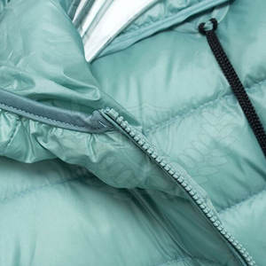 Veste matelassée matelassée pour femme, veste matelassée personnalisée à col haut en forme d'entonnoir, matelassé pour l'hiver - Product Image 3