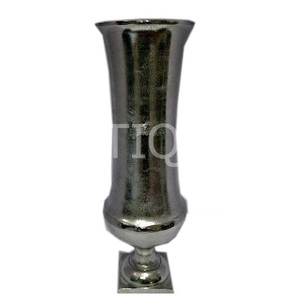 Vase à fleurs élégant en aluminium moulé Atiqco pour la décoration intérieure et la décoration d'Halloween, design de vase sur pied - Product Image 6