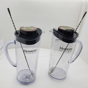 Jarra de Plástico Hennessy V.S.O.P con Tapa y Asa para Agitar, Uso Residencial - Product Image 1