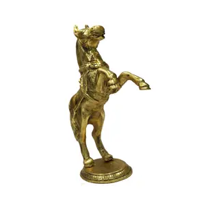 Statue de cheval sur support doré artisanal pour la décoration de la maison du fabricant indien or Art déco métal artisanat vertical irrégulier