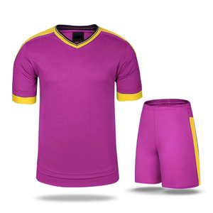 ชุดยูนิฟอร์มฟุตบอลโพลีเอสเตอร์100% แบบปรับแต่งได้สำหรับทุกเพศชุดวอร์มเล่นฟุตบอลสีและโลโก้ตามสั่ง - Product Image 4