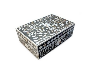 Boîte de rangement décorative rectangulaire grise incrustée de nacre avec logo personnalisé - Product Image 1