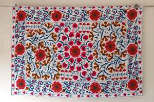 Couvre-lit brodé indien, tapisserie de luxe, fait à la main, motifs floraux personnalisés, style bohème, suspension murale - Product Image 2