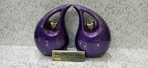 Urna de cremación de latón en forma de corazón púrpura de Brassworld India, suministro funerario para adultos de estilo americano hecho de metal duradero - Product Image 3