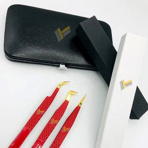 Pince à épiler d'extension de cils professionnelle en acier inoxydable durable de haute qualité avec logo personnalisé poudre rouge à pointe pointue dorée - Product Image 1