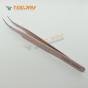 Pince à épiler TEEJAY en acier inoxydable rose poudré, courbée en J, pour volume et isolation, avec poignée diamantée, pointe ultra-fine, prise en main parfaite - Product Image 5