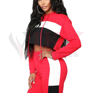 Ensemble de survêtement deux pièces en coton avec logo personnalisé pour femme, haut court à manches longues, sweat à capuche et pantalon de jogging - Product Image 3