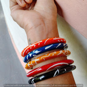 Brazaletes de acrílico Vintage personalizados, pulseras de muñeca anchas de acetato de varios colores para regalo de fiesta - Product Image 1