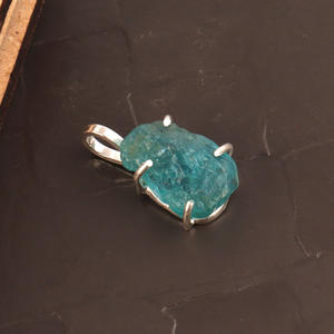 Pendentif élégant en argent sterling 925, type bohémien, artisanal, en apatite brute, avec chaîne, excellente qualité - Product Image 5
