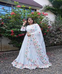 Secuencia de bordado de seda de Georgette de lujo trabajo lehenga choli con ropa de fiesta Koti precio al por mayor ropa textil - Product Image 2