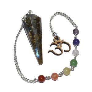 Meilleures ventes de pendules de chakra en labradorite à 12 facettes avec Om : 12 pendules de chakra en labradorite à 12 facettes avec Om à vendre - Product Image 1