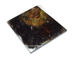Méditation de guérison à forte demande Pyramides d'orgone de tourmaline noire Pyramides d'orgone de tourmaline noire avec point spirituel à vendre - Product Image 1