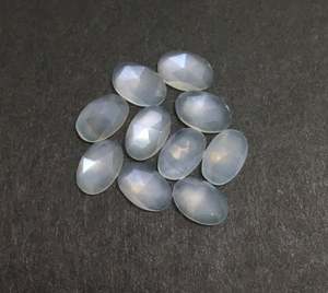 Vente en gros de pierre de lune blanche naturelle de haute qualité 3x5mm, cabochon ovale taillé en rose, traité thermiquement pour bijoux, certifié IGI - Product Image 3