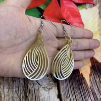 Boucles d'oreilles pendantes en corne de buffle blanche personnalisées 2026, style mignon, best-seller, bijoux de mode en stock pour les États-Unis