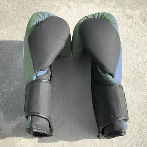 Gants de boxe en cuir mat de qualité supérieure SAQIB&CO MMA Muay Thai Sparring Tailles personnalisables 8oz-16oz Sangle de poignet à boucle et à crochets - Product Image 2