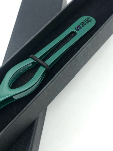 เคลลี่กรีนแป้งเคลือบสีเงินปลายสแตนเลสแหนบคิ้วโลโก้ส่วนบุคคลเครื่องมือความงาม - Product Image 2