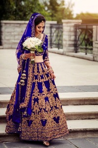 Vêtements de mariée en velours, Lehenga Choli avec broderie dupata, vêtement indien le plus attrayant, collection 2020 - Product Image 3