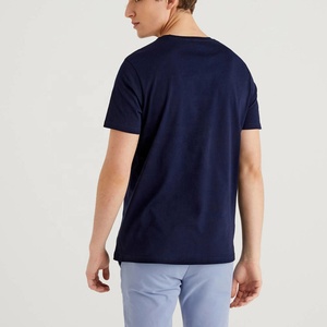เสื้อยืดคอตตอนทรงปกติสีน้ำเงินกรมท่าสำหรับผู้ชาย ออกแบบเองได้ คอกลม แขนสั้น ผ้าเจอร์ซีย์เนื้อนุ่ม สีพื้น ผู้ผลิตจำนวนมาก - Product Image 6