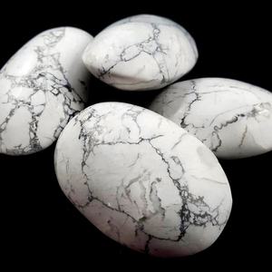 Vente en gros de véritable cristal de palmier poli Howlite pour la guérison de l'amour énergie apaisante stabilité émotionnelle et soutien du sommeil - Product Image 1