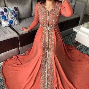 Elegante vestido completo de mujer para fiesta y boda nuevo hermoso diseño pesado bordado caftán vestido - Product Image 1