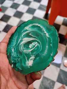 แผ่นรองแก้วเรซินอีพ็อกซี่สีเขียว DIY มีขอบทองทนความร้อนสำหรับใช้ในบ้านหรือบนโต๊ะสำหรับโรงแรมและร้านอาหาร - Product Image 6