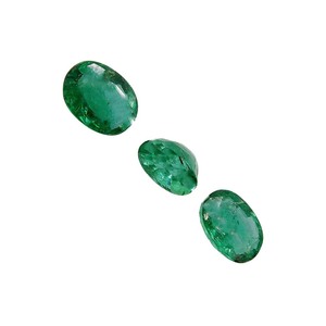 Émeraude Verte Naturelle Ovale Zambienne de 3,15 Carats, Pierre Précieuse Non Traiterée, Taille Étage 7,6x5,3 mm, pour Bagues Sur Mesure et Montures Coulées - Product Image 1