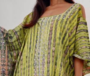 Nouveau Kaftan de Luxe pour Femme en Rayonne, 1 Pièce, Col Bateau, Épaules Dénudées, Motif Tie-Dye - Product Image 3