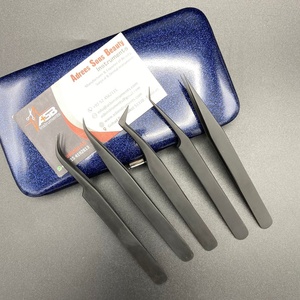 Pinzas para pestañas de acero sostenible japonesas con logotipo personalizado al por mayor negro mate con punta de fibra probada a mano - Product Image 1
