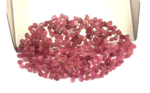 พลอยทัวร์มาลีนสีชมพูดิบธรรมชาติ 100% ขนาดเล็ก 50 ชิ้น ไม่ผ่านการบำบัด รับรองโดยบุคคลที่สาม คุณภาพดีที่สุด ขนาด 2-4 มม. แบบเม็ดเดี่ยว - Product Image 5