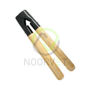 Barnes Type Dehorner de 13 pulgadas con mango de madera Instrumento veterinario de gran tamaño para protección de stock y pantorrillas - Product Image 1