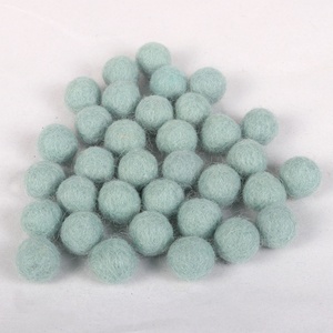 Bolas de fieltro de lana verde menta hechas a mano, pequeñas, respetuosas con el medio ambiente, pompones de fieltro, bolas de lana de fieltro de Color orgánico para Decoración - Product Image 3