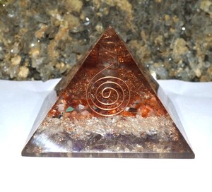 พลังงานOrgoneปิรามิดจุดและชิปสำหรับEmfป้องกัน - Product Image 1