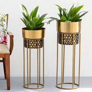 กระถางต้นไม้โลหะ Midas Touch Gold งานแฮนด์เมด ชุด 2 ชิ้น กระถางตกแต่งสวนภายนอกสำหรับบ้านและลานบ้าน - Product Image 1