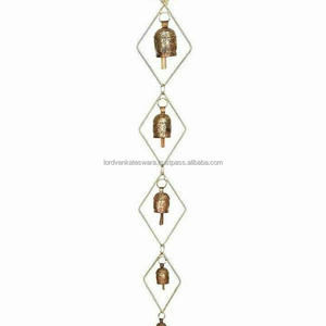 Carillons à vent Feng Shui en métal peint sur mesure Lord LV0018, design personnalisé, provenant de l'Uttar Pradesh - Décoration d'intérieur et cadeau de mariage - Product Image 1
