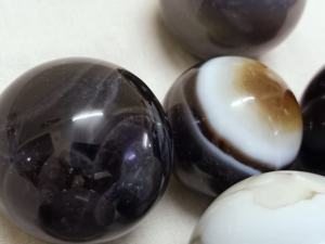 Billes en pierre d'agate faite sur mesure, plusieurs tailles à partir de 1 pouce, idéal pour les décorations intérieures et pour les magasins fournitures hydrologiques - Product Image 6