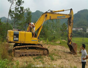 Excavatrice Komatsu d'occasion, bon prix, modèle PC220-6 - Product Image 1