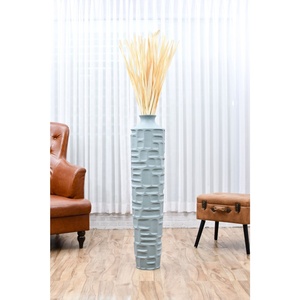 Grand vase de sol moderne avec un design texturé, en métal bleu, fait main, vase décoratif pour fleurs - Product Image 2