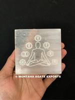 Sous-verre sculpté en sélénite dans le style Feng Shui agate décoration de la maison plaque de pierres précieuses avec 7 chakra symbole cristal de sélénite