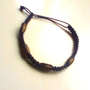 Pulsera de Macramé Trenzada Hecha a Mano, Felicidad - Product Image 1