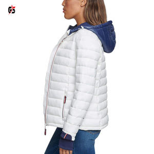 บริการ OEM ซิปขึ้นสวมใส่ผ้าโพลีเอสเตอร์ฤดูหนาวล่าสุดของผู้หญิงแจ็คเก็ตปักเป้าสไตล์การพิมพ์โลโก้ที่กำหนดเอง - Product Image 3