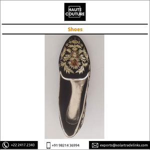 El mejor fabricante y exportador del mundo que vende mocasines bordados a mano estilo Velvet Bullion Regalia Design zapatos de mujer para mujer - Product Image 5