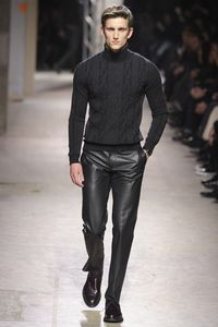 Pantalon en cuir véritable personnalisé pour hommes, pantalon en cuir Pu avec logo personnalisé et étiquettes intérieures en toutes les tailles et couleurs - Product Image 4