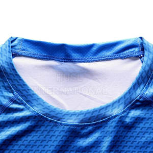 เสื้อออกกำลังกายของผู้ชายแบบผ่าแขนสั้นผ้าแคนวาสสีล้วนแบบลำลองแห้งเร็วรัดรูประบายอากาศได้ดี - Product Image 3