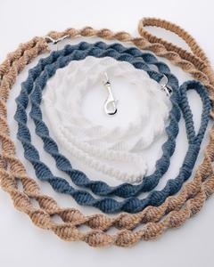 สายจูงสุนัขแบบถักมือ ขนาด 50 นิ้ว สวยงาม งานแฮนด์เมด - มีหลายสีให้เลือก - Product Image 1