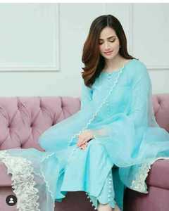 Traje Anarkali de malla bordada rosa - Product Image 5