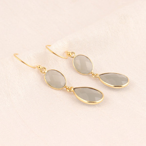 Boucles d'oreilles Double pierre en quartz gris pour femmes avec réglage de lunette en plaqué or Crochet de bijoux de mode léger - Product Image 5