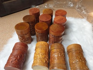 Boîte en bois cylindrique avec texture en relief pour le thé/ Boîte à thé en bois sculpté - Product Image 2