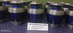 Urna de cremación de Metal de estilo americano ALUMINIO AZUL PLATA GRABADO para ADULTOS Brassworld India Suministros funerarios - Product Image 5